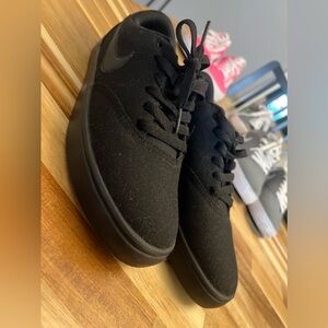 NIKE SB Black Womens 8.5